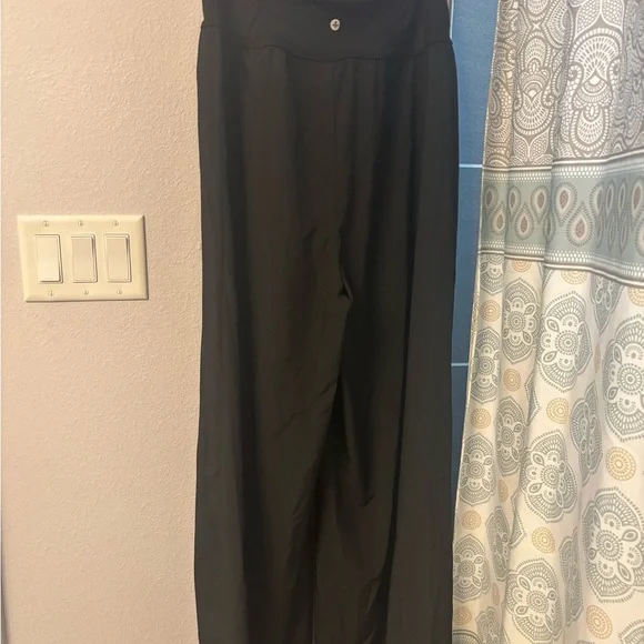 HALARA Black Breezeful Flowy Pants TALL - Picture 4 of 5